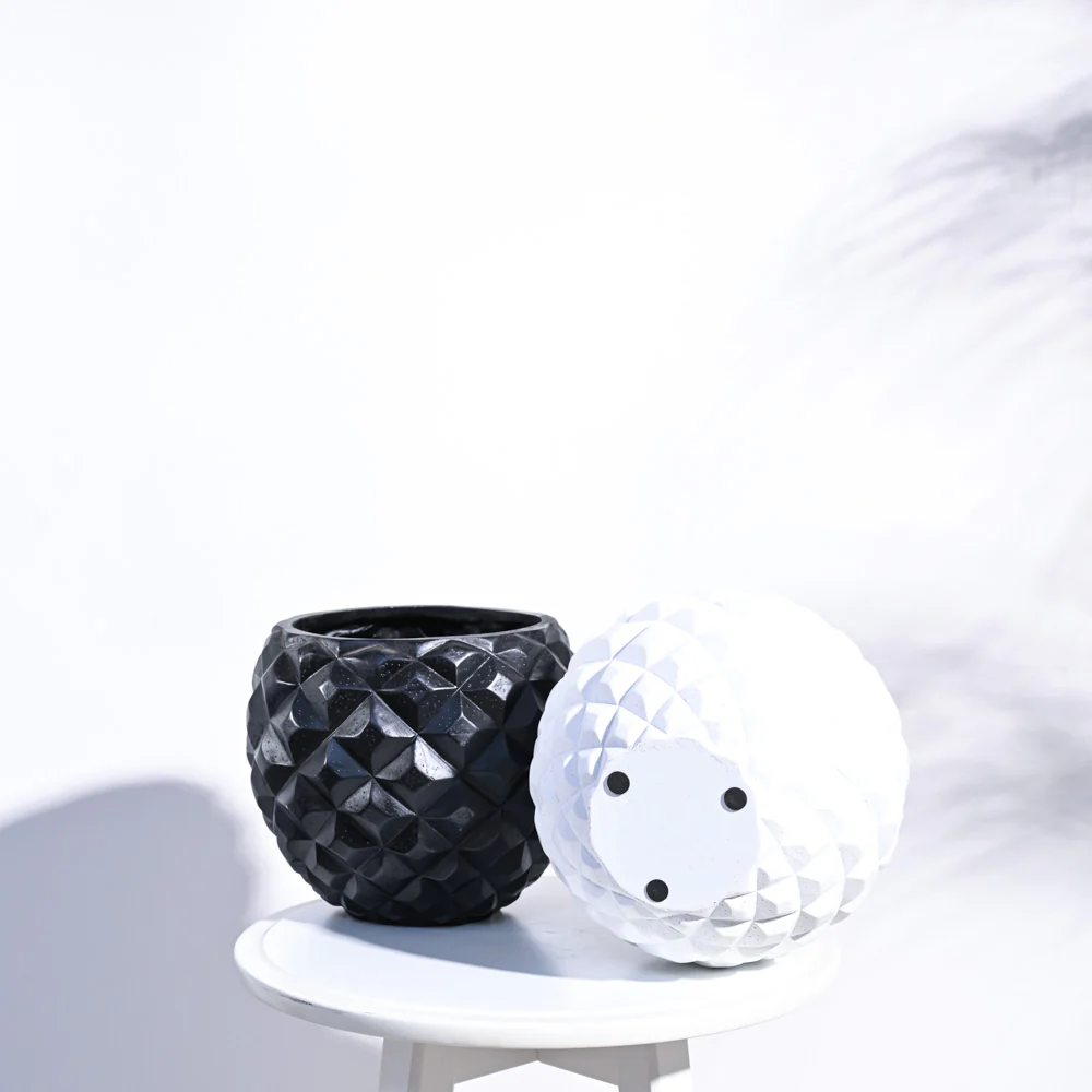 Heraldry Vase Ball - Image 18